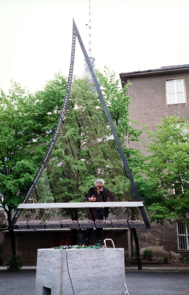 Windharfe für "Vele" (1973/74), Version 1995, Podewil Berlin Windharfe für "Vele" (1973/74), Version 1995, Podewil Berlin
