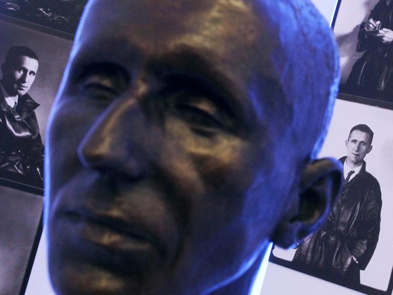Bertolt Brecht-Büste in Augsburg