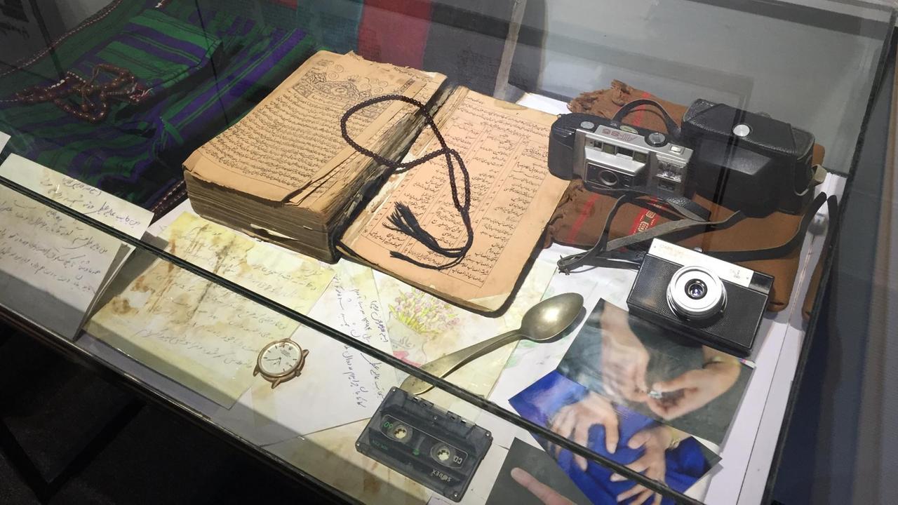 "Einige sollte man schon zur Verantwortung ziehen" - Museum für Menschenrechtsverletzungen in Kabul. "Einige sollte man schon zur Verantwortung ziehen" - Museum für Menschenrechtsverletzungen in Kabul.