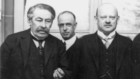 Der deutsche Politiker Gustav Stresemann (r) mit dem französischen Politiker Aristide Briand Der deutsche Politiker Gustav Stresemann (r) mit dem französischen Politiker Aristide Briand