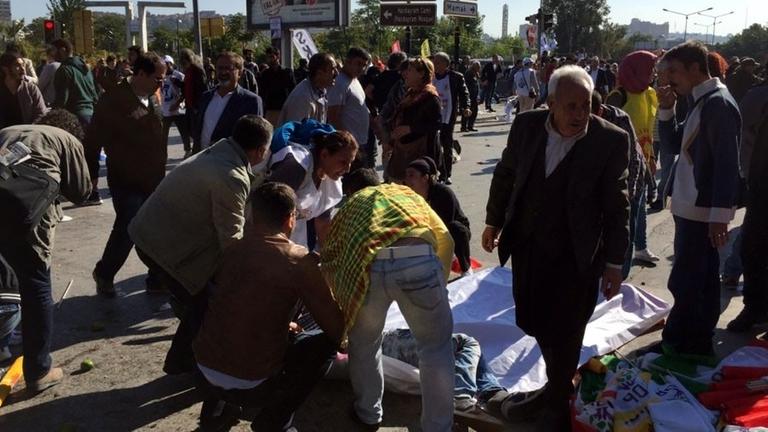 Tote bei Explosionen in Ankara (10.10.2015).