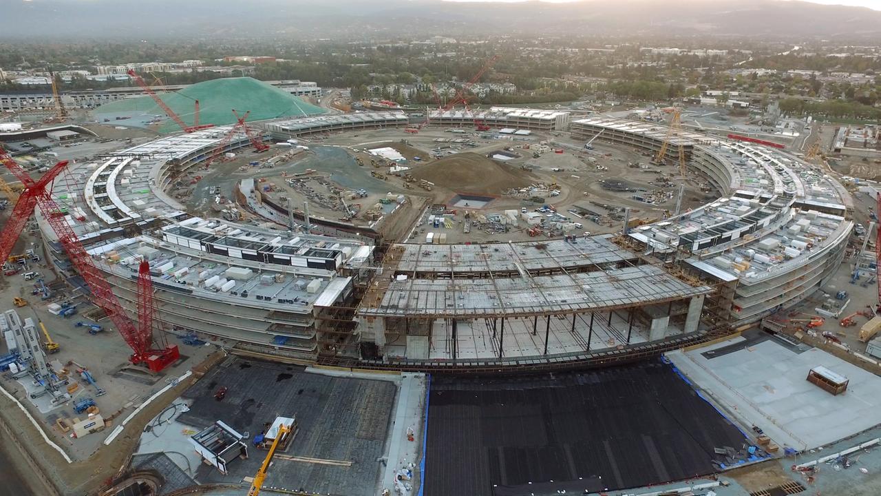 Der neue Apple Campus entsteht in Cupertino, Silicon Valley. Der neue Apple Campus entsteht in Cupertino, Silicon Valley.