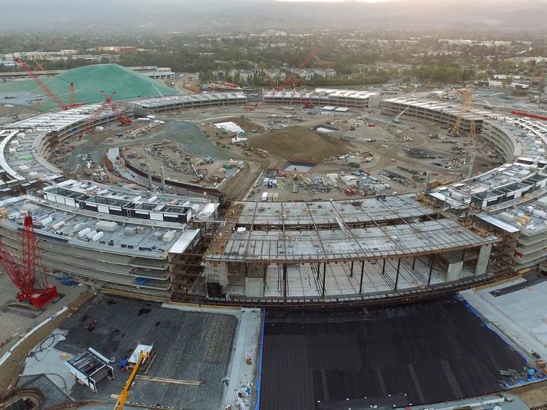 Der neue Apple Campus entsteht in Cupertino, Silicon Valley.
