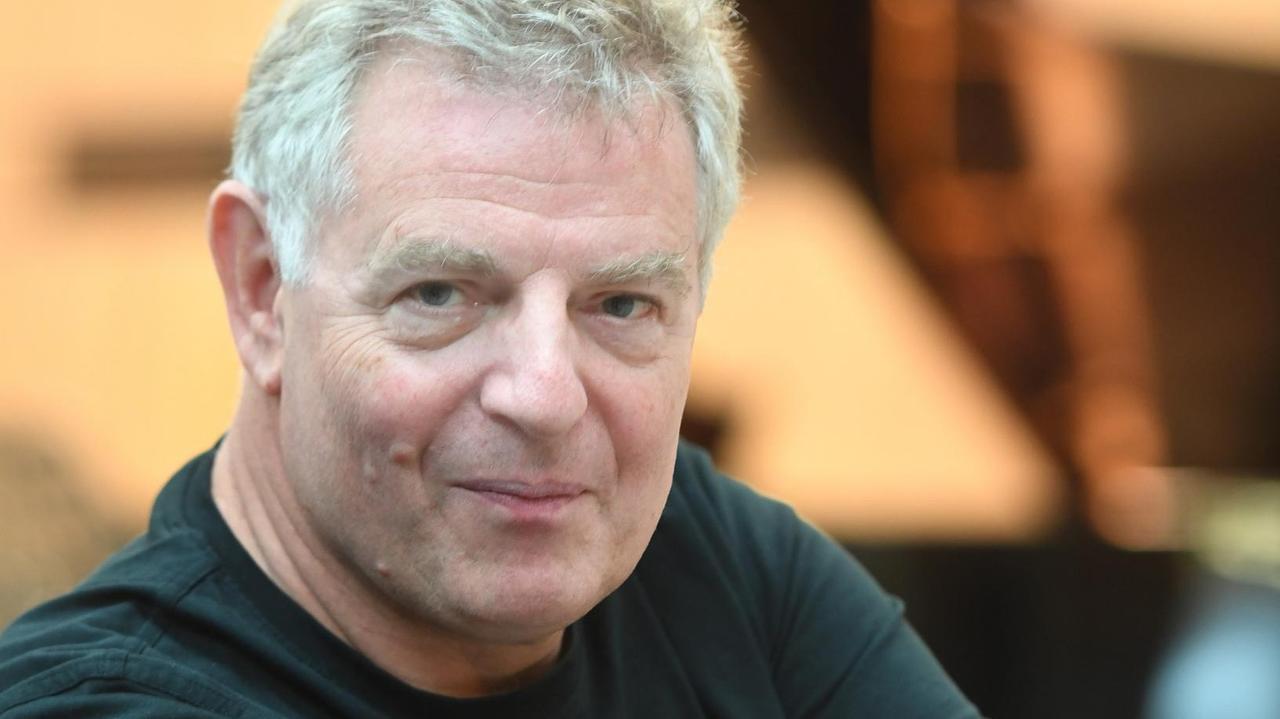 Porträt Karl-Heinz Steffens, Dirigent und Klarinettist, aufgenommen nach einer Probe. Porträt Karl-Heinz Steffens, Dirigent und Klarinettist, aufgenommen nach einer Probe.