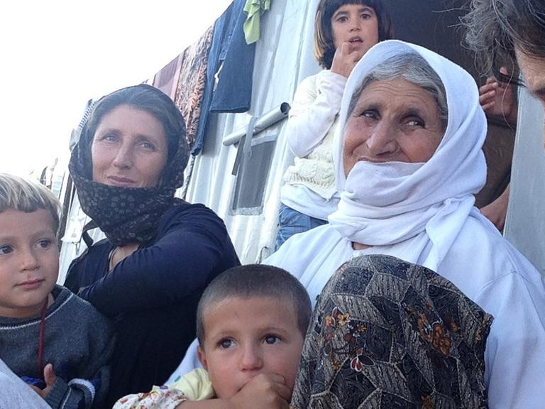 Jesidische Flüchtlinge in einem Flüchtlingslager bei Batman im Südosten der Türkei