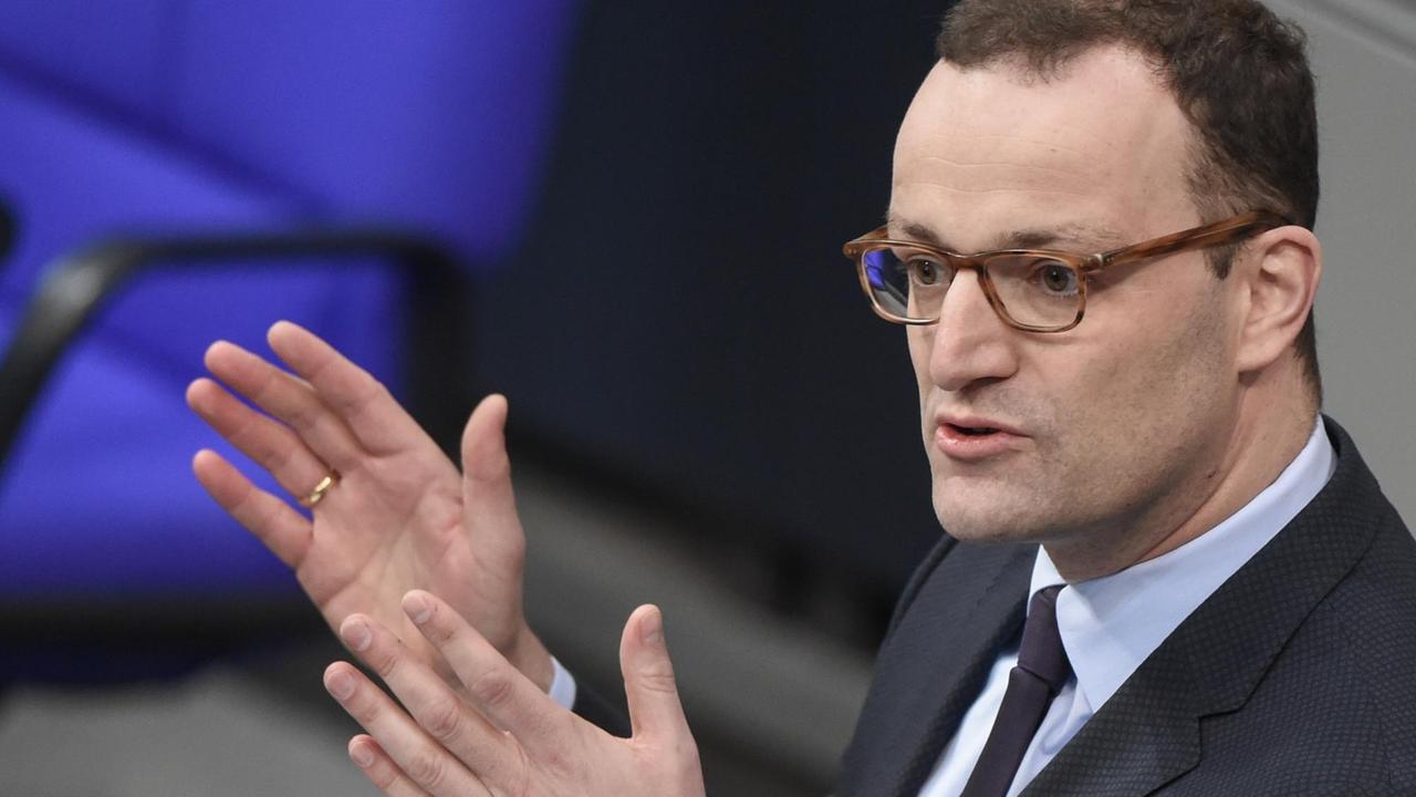 Der neue Bundesgesundheitsminister Spahn (CDU) bei seiner ersten Regierungserklärung im Bundestag Der neue Bundesgesundheitsminister Spahn (CDU) bei seiner ersten Regierungserklärung im Bundestag