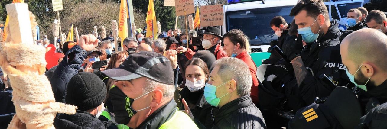 Protest im deutsch-französischen Grenzgebiet gegen Corona-Auflagen. Protest im deutsch-französischen Grenzgebiet gegen Corona-Auflagen.