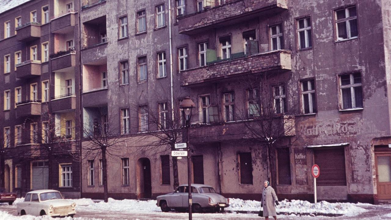 Das Ost-Berliner Viertel Friedrichshain in den frühen 70ern. Das Ost-Berliner Viertel Friedrichshain in den frühen 70ern.