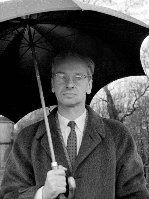 Der polnische Schriftsteller Jerzy Andrzejewski im November 1960 in Warschau.