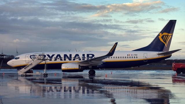 Flugzeug der Fluglinie Ryanair am Airport Niederrhein in Weeze Laabruch.