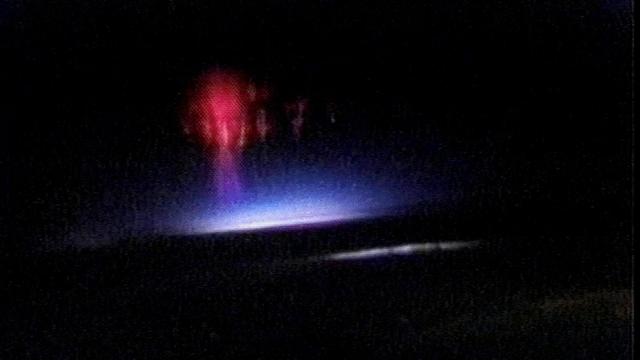 Ein sogenannter Kobold (Transientes Lumineszenz-Ereigniss) aufgenommen vom NASA-Space-Shuttle Columbia