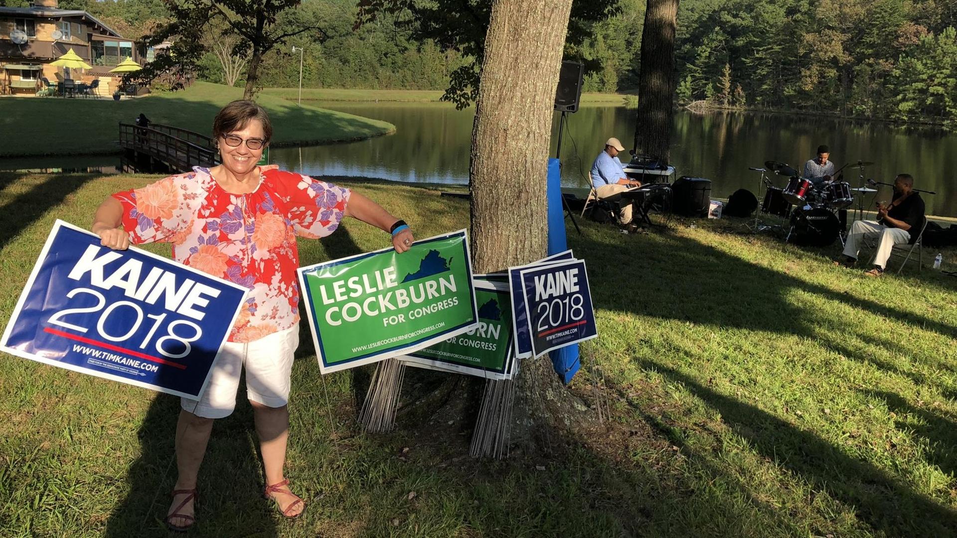 Wahlkampf für Leslie Cockburn, demokratische Kongresskandidatin im US-Bundesstaat Virginia Wahlkampf für Leslie Cockburn, demokratische Kongresskandidatin im US-Bundesstaat Virginia