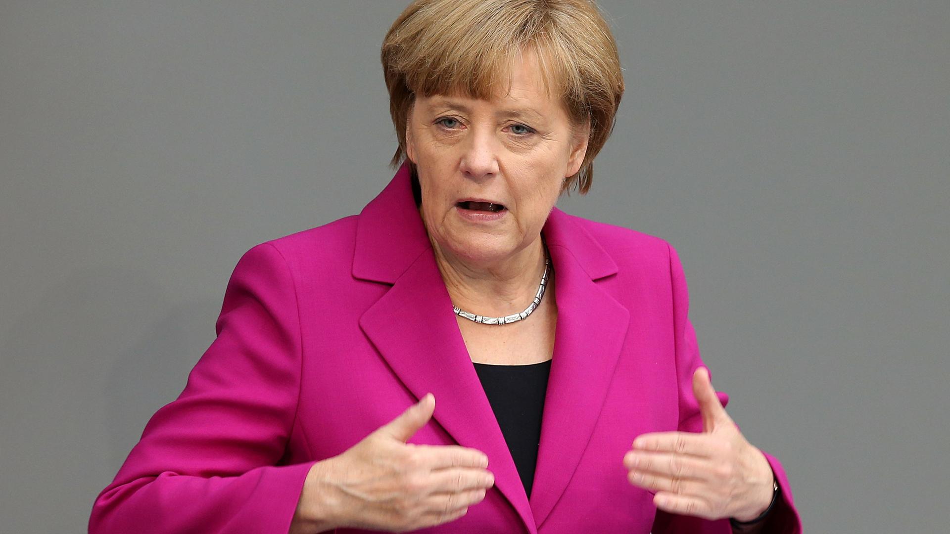 Bundeskanzlerin Angela Merkel (CDU) gibt im Bundestag eine Regierungserklärung zu dem bevorstehenden G-7-Gipfel in Brüssel ab. Bundeskanzlerin Angela Merkel (CDU) gibt im Bundestag eine Regierungserklärung zu dem bevorstehenden G-7-Gipfel in Brüssel ab.