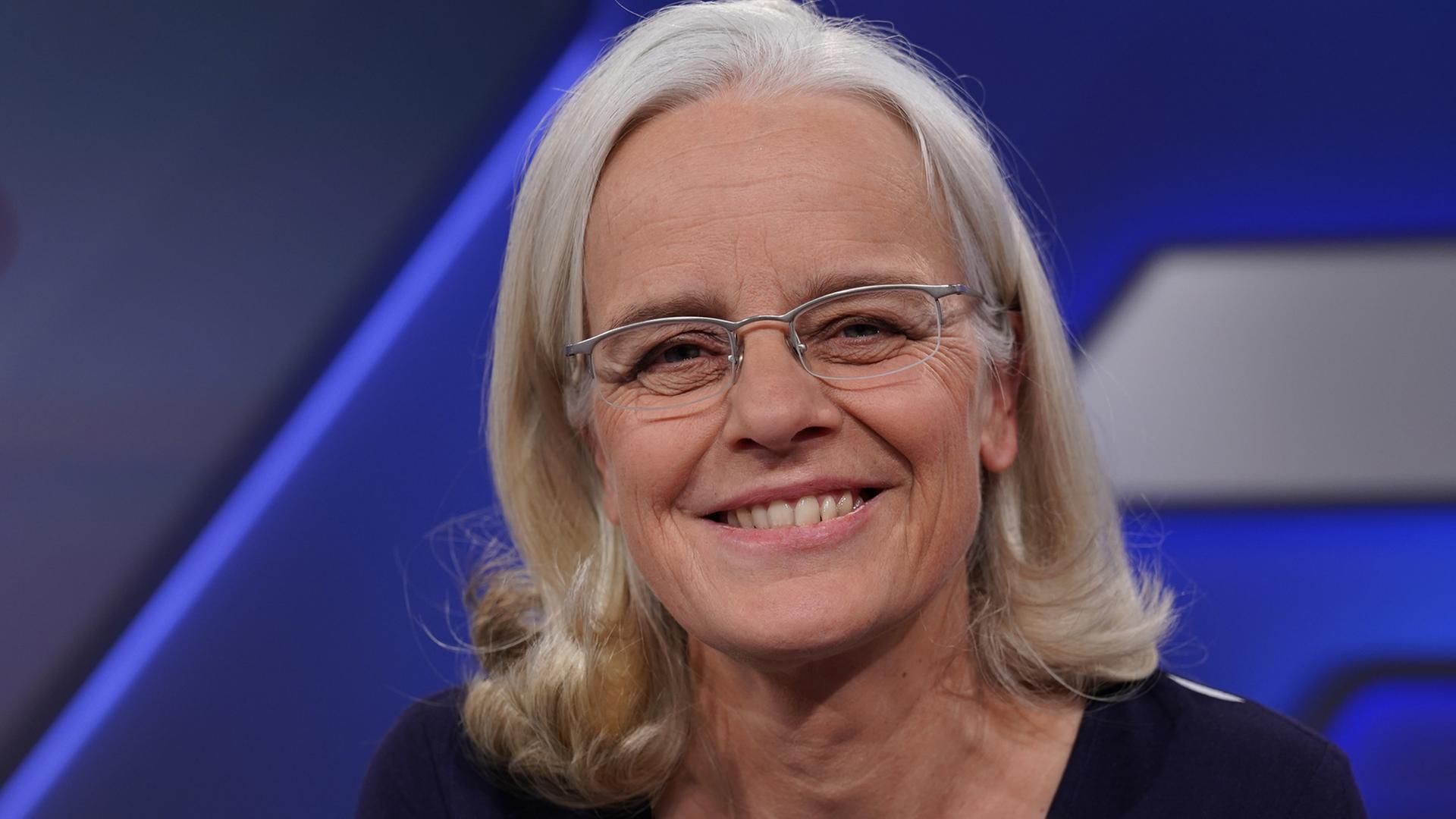 Wirtschaftsjournalistin Ulrike Herrmann, aufgenommen bei bei der ARD Fernseh- Talkshow Maischberger am Mittwoch, den 06.03.2019 in Köln. Wirtschaftsjournalistin Ulrike Herrmann, aufgenommen bei bei der ARD Fernseh- Talkshow Maischberger am Mittwoch, den 06.03.2019 in Köln.