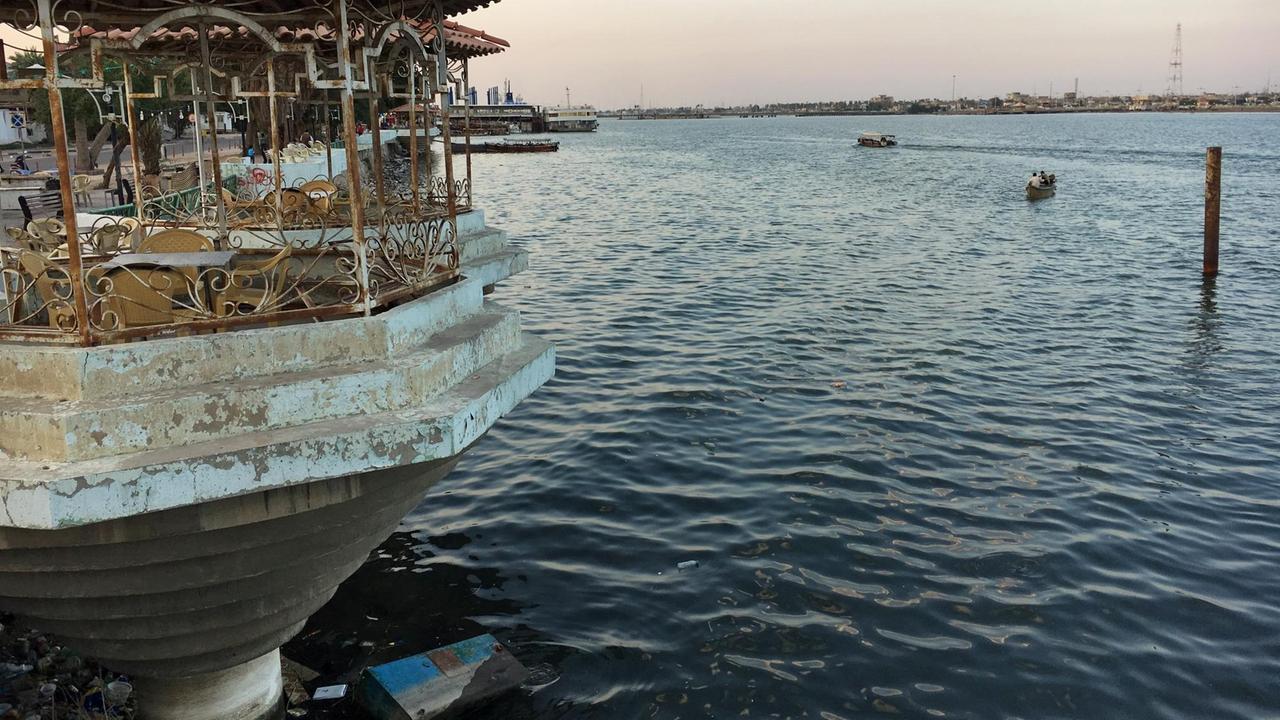 Die Corniche am Ufer des Schatt al-Arab im irakischen Basra Die Corniche am Ufer des Schatt al-Arab im irakischen Basra