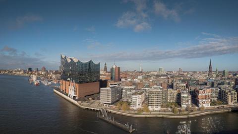 Eine Luftaufnahme des Hafens und der Speicherstadt in Hamburg