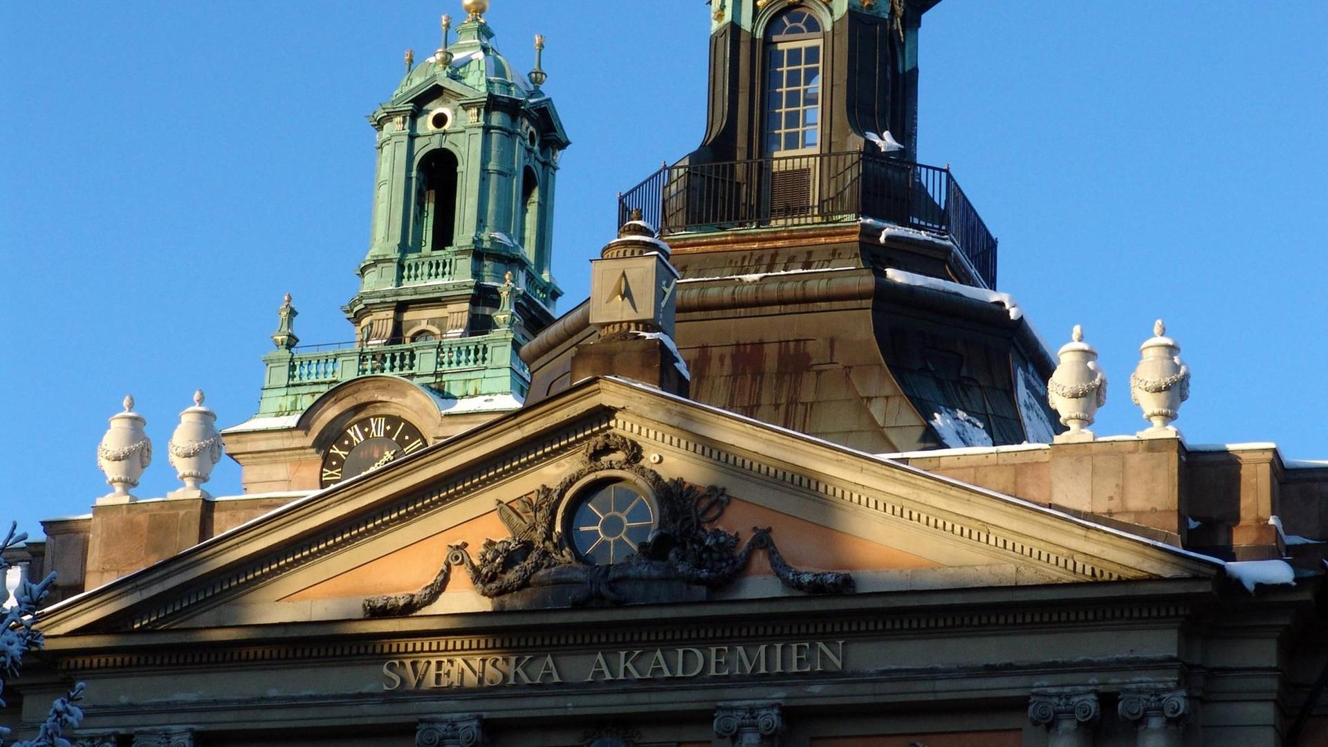 Dachspitze der Schwedischen Akademie in Stockholm: Hier werden jedes Jahr die Nobelpreise bekanntgegeben. Dachspitze der Schwedischen Akademie in Stockholm: Hier werden jedes Jahr die Nobelpreise bekanntgegeben.