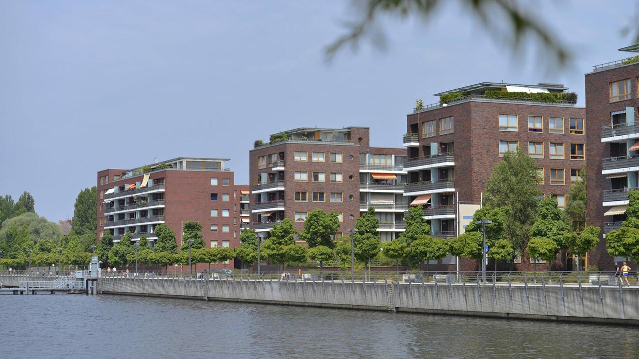 Das Paul-und-Paula-Ufer in der Rummelsburger Bucht Das Paul-und-Paula-Ufer in der Rummelsburger Bucht