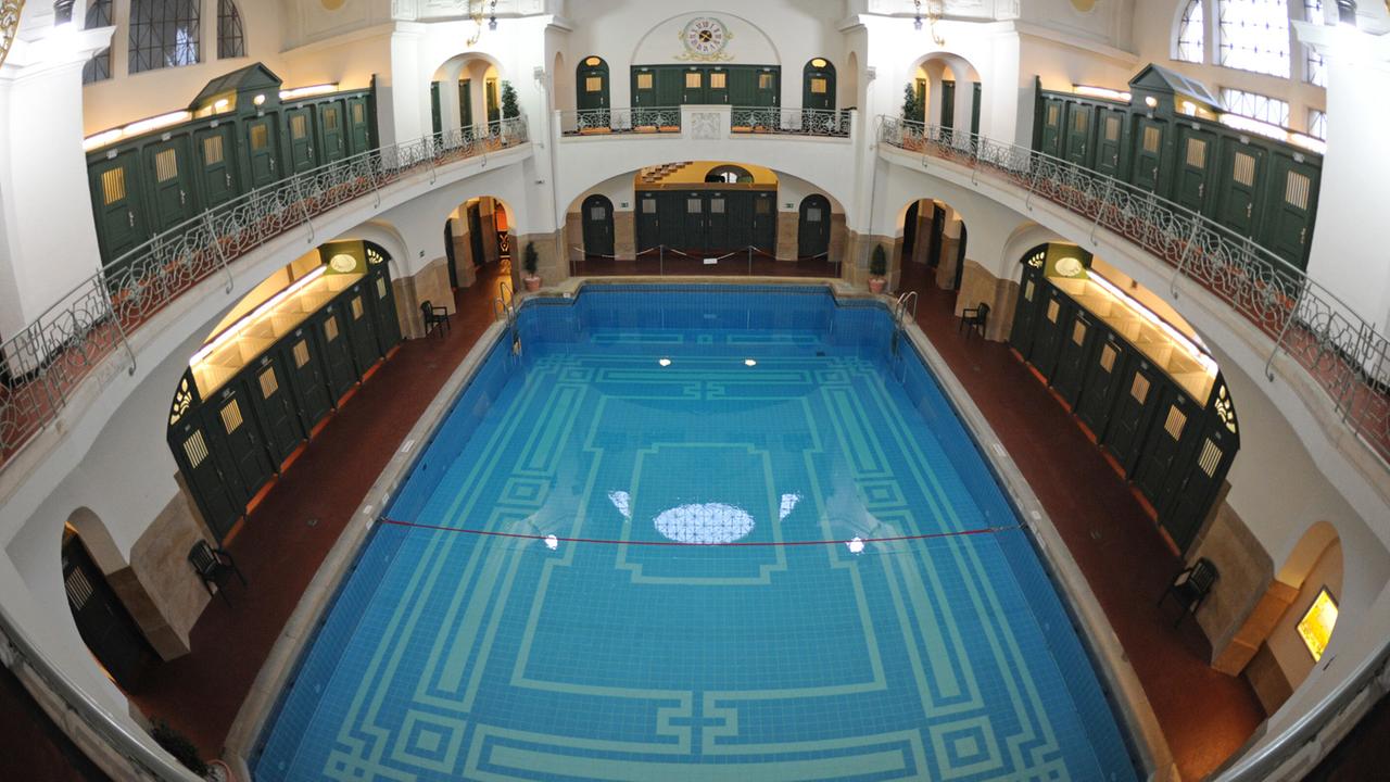 Blick von oben auf das Müllersche Volksbad in München Blick von oben auf das Müllersche Volksbad in München