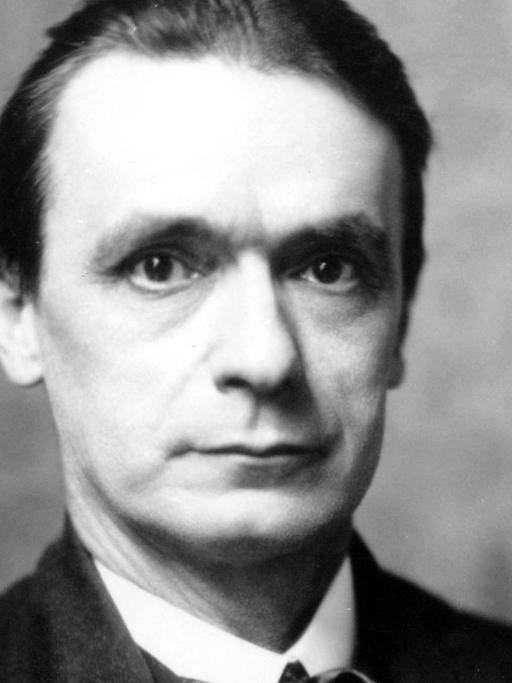 Undatiertes Porträt des österreichischen Anthroposophen Rudolf Steiner
