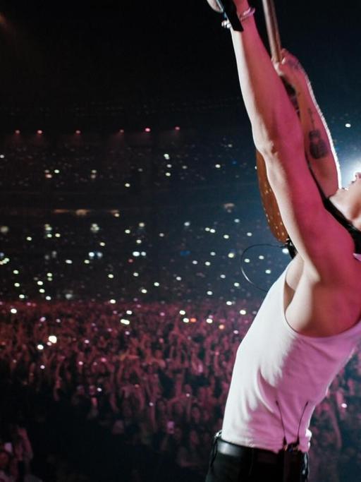 Der Popmusiker Shawn Mendes in dem Video "Wonder"