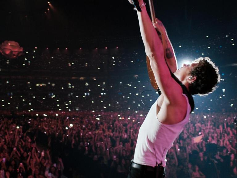 Der Popmusiker Shawn Mendes in dem Video "Wonder"