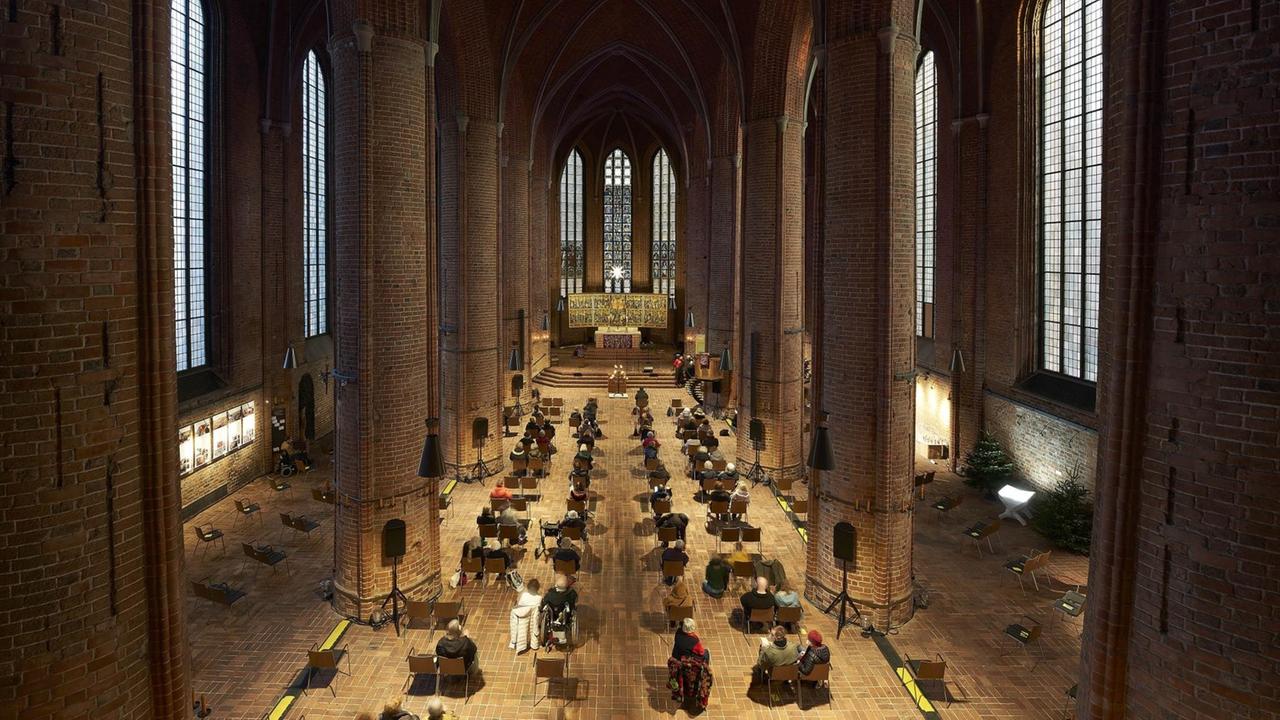 Gottesdienst unter Einhaltung der Hygiene- und Abstandsregeln in der Marktkirche Hannove Gottesdienst unter Einhaltung der Hygiene- und Abstandsregeln in der Marktkirche Hannove