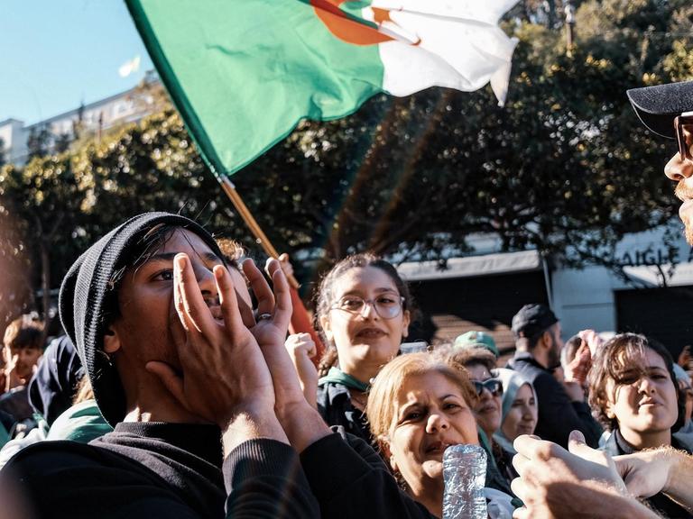 Demonstranten während des 41. Freitagsprotestes "Hirak" gegen die politische Elite, aufgenommen am 29. November 2019