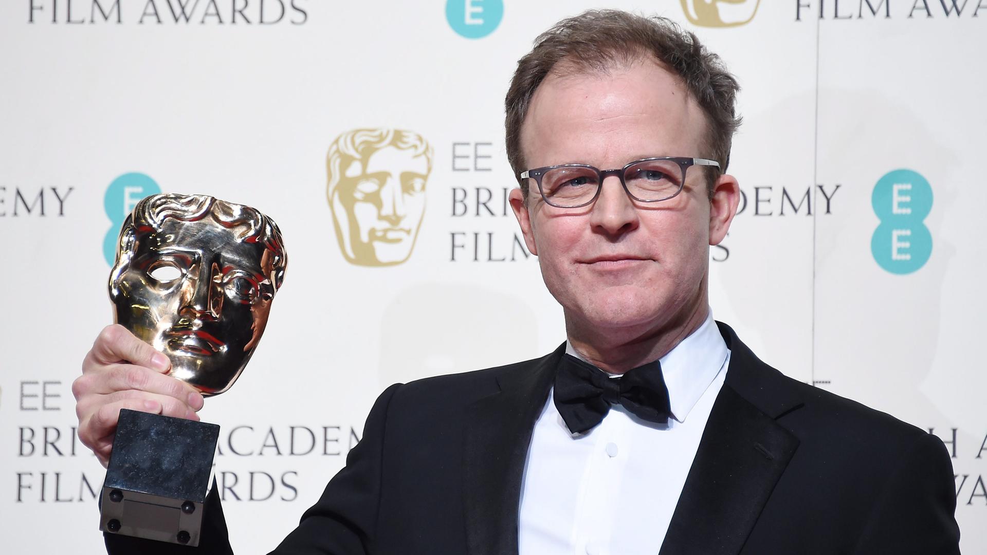 Regisseur Tom McCarthy bei den 69. British Academy Film Awards, wo er den Preis für das beste Drehbuch gewann. Regisseur Tom McCarthy bei den 69. British Academy Film Awards, wo er den Preis für das beste Drehbuch gewann.