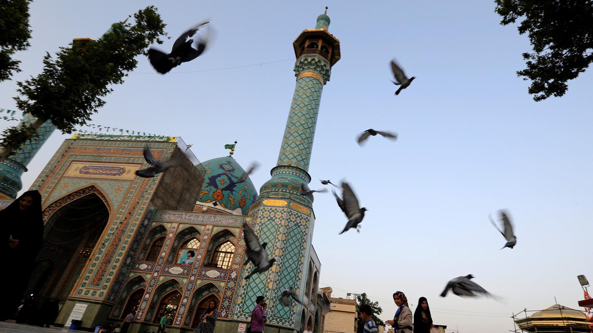 Die Emamzadeh Saleh Moschee in Tehran. Die Emamzadeh Saleh Moschee in Tehran.