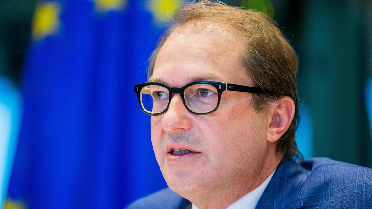 Bundesverkehrsminister Alexander Dobrindt (CSU) Bundesverkehrsminister Alexander Dobrindt (CSU)