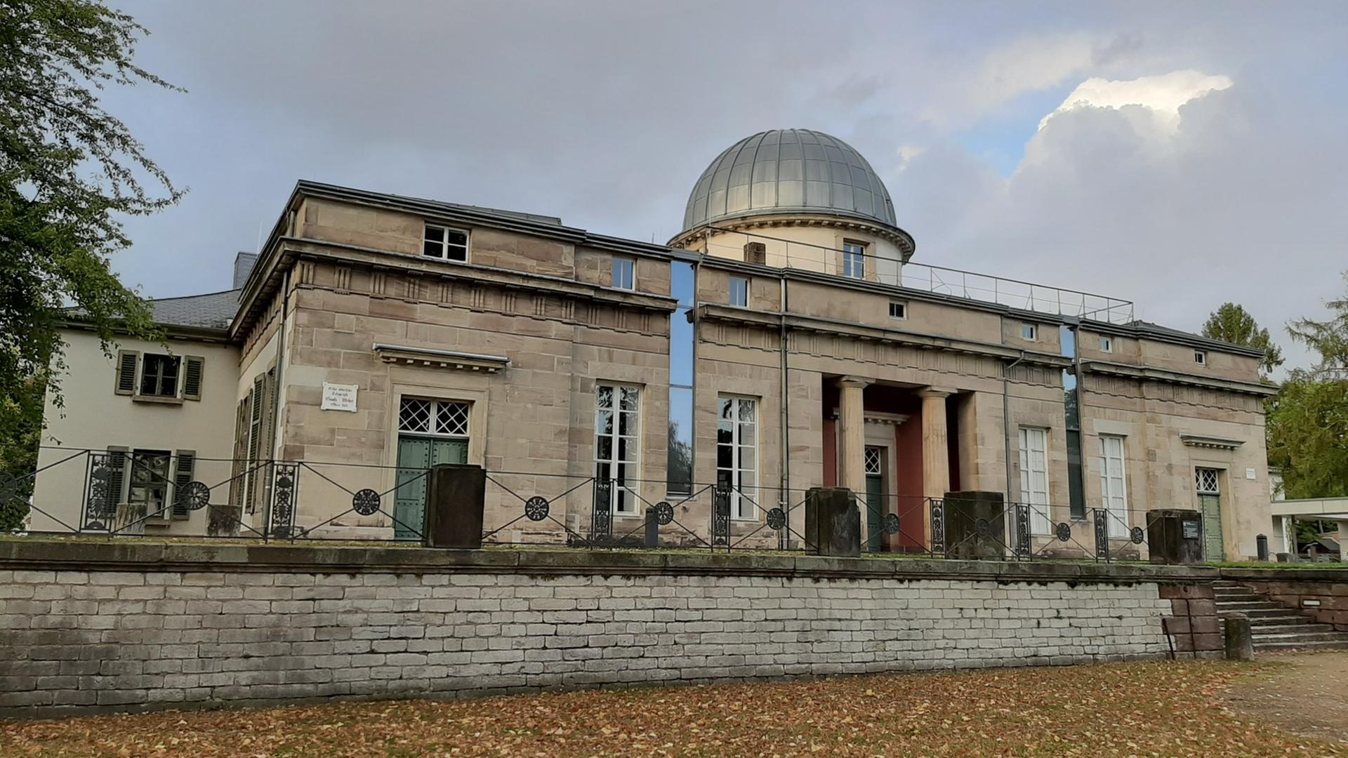 Carl Friedrich Gauß hat jahrzehntelang an der Sternwarte Göttingen gearbeitet Carl Friedrich Gauß hat jahrzehntelang an der Sternwarte Göttingen gearbeitet