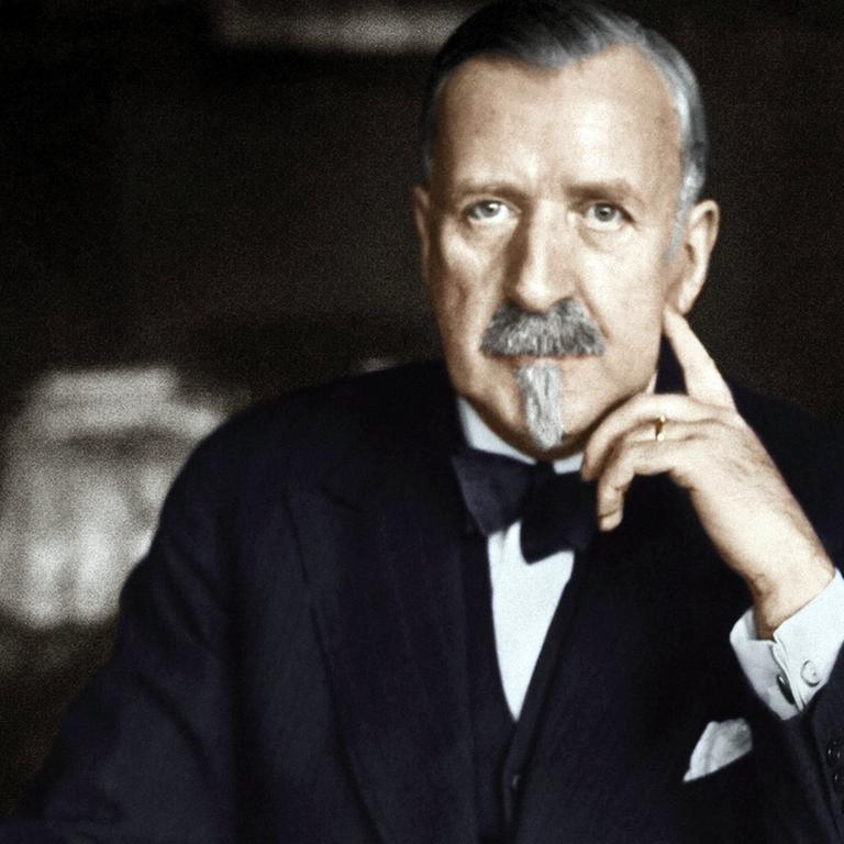Der Schriftsteller Heinrich Mann, Porträtaufnahme aus dem Jahr 1931, digital koloriert| Der Schriftsteller Heinrich Mann, Porträtaufnahme aus dem Jahr 1931, digital koloriert|