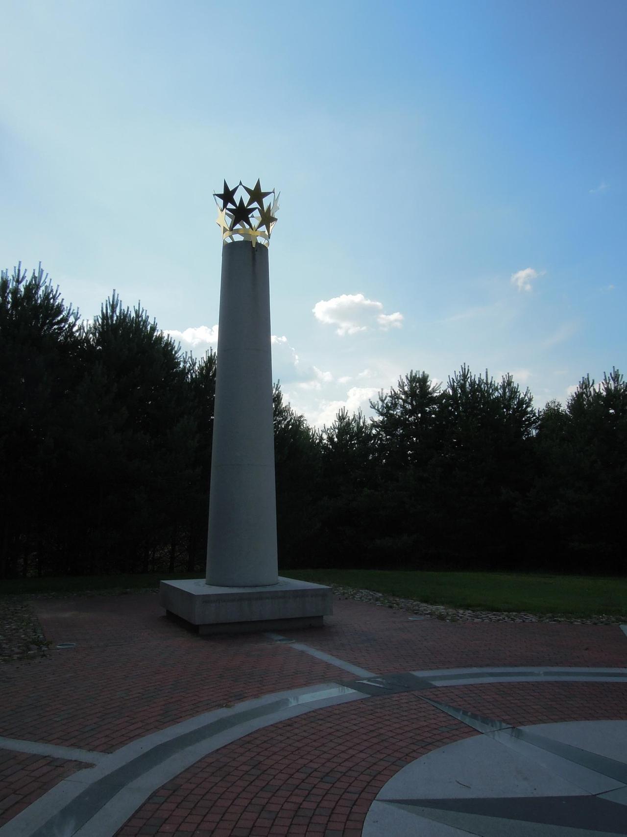 Stele am geografischen Mittelpunkt Europas in Purnuskes, Litauen Stele am geografischen Mittelpunkt Europas in Purnuskes, Litauen