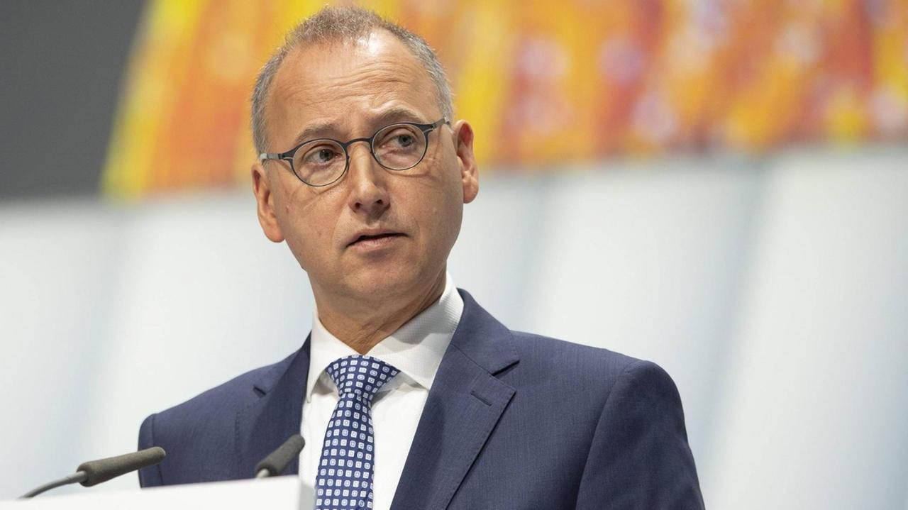 Werner Baumann, Vorstandsvorsitzender, CEO, auf der Hauptversammlung der Bayer AG in Bonn am 26.04.2019. Werner Baumann, Vorstandsvorsitzender, CEO, auf der Hauptversammlung der Bayer AG in Bonn am 26.04.2019.