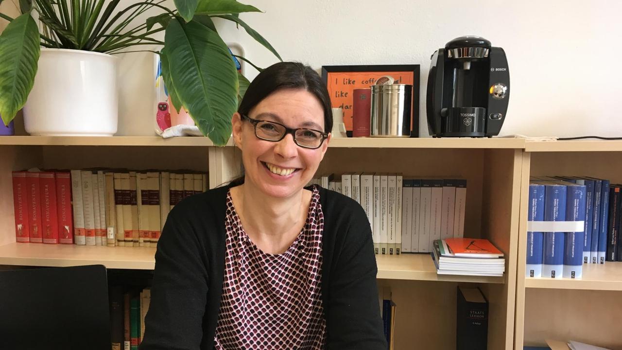 Isabelle Mandrella, katholische Professorin für philosophische Grundfragen der Theologie an der Ludwig-Maximilians-Universität München Isabelle Mandrella, katholische Professorin für philosophische Grundfragen der Theologie an der Ludwig-Maximilians-Universität München