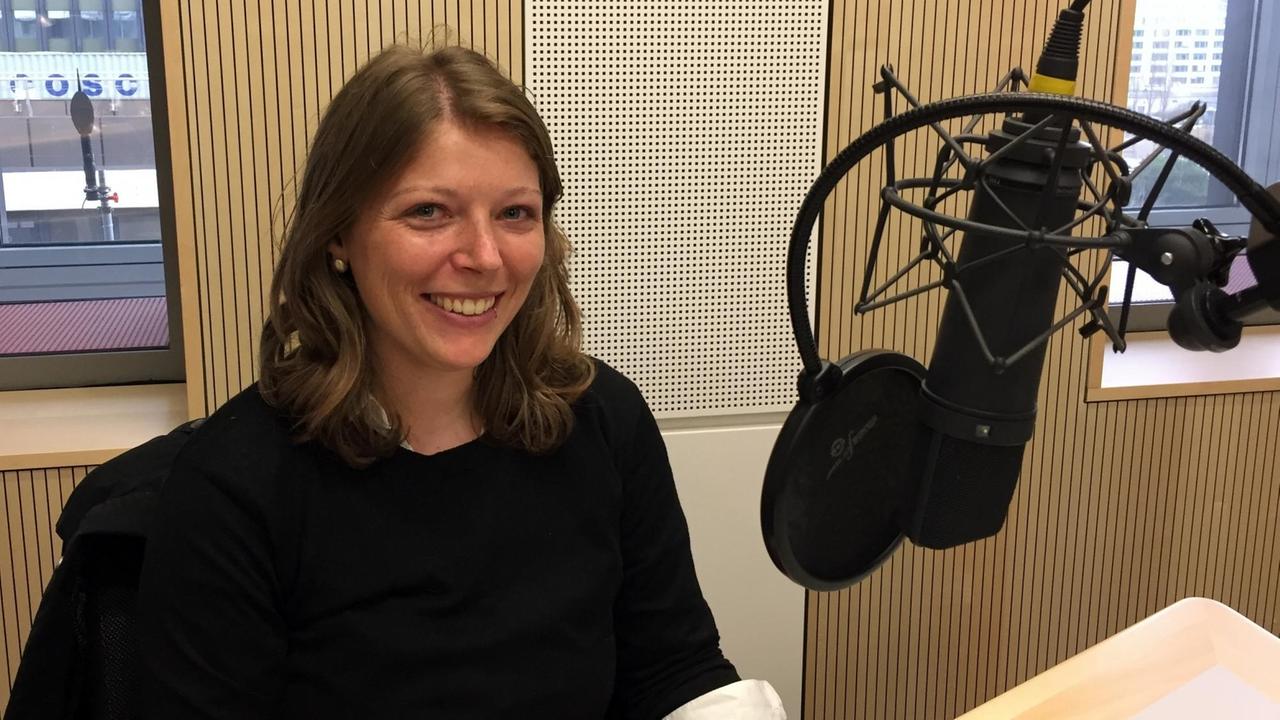 Die Medienwissenschaftlerin Katja Glaser im Deutschlandfunk-Studio