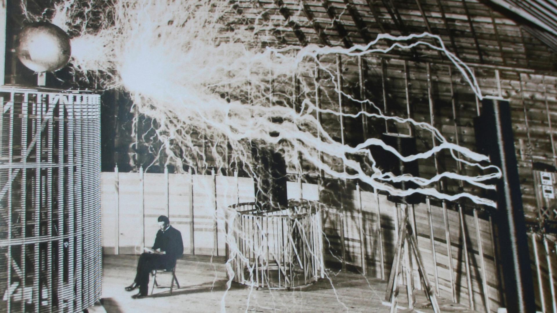 Nikola Tesla im Jahr 1899. Nikola Tesla im Jahr 1899.