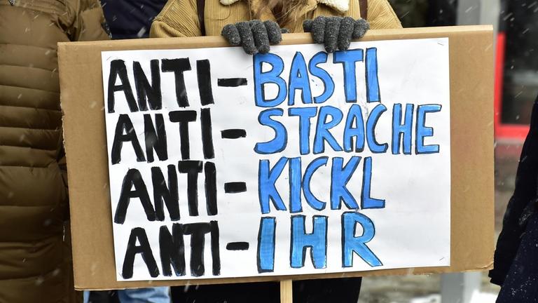 Demonstration gegen Schwarz-Blau Gemeinsam gegen Rechtsruck, Rassismus und Sozialabbau".