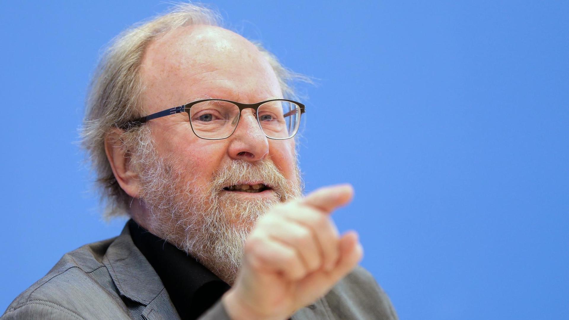 Der ehemalige Bundestagspräsident Wolfgang Thierse spricht in der Bundespressekonferenz Der ehemalige Bundestagspräsident Wolfgang Thierse spricht in der Bundespressekonferenz