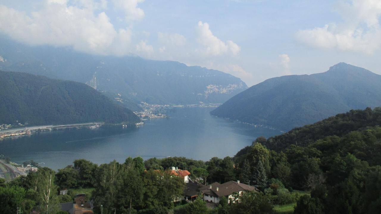 Blick auf den Luganer See in Richtung Gravesano, 2016 Blick auf den Luganer See in Richtung Gravesano, 2016