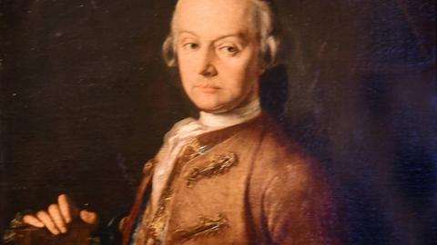 Historisches Porträt eines Mannes mit weißer Perücke.