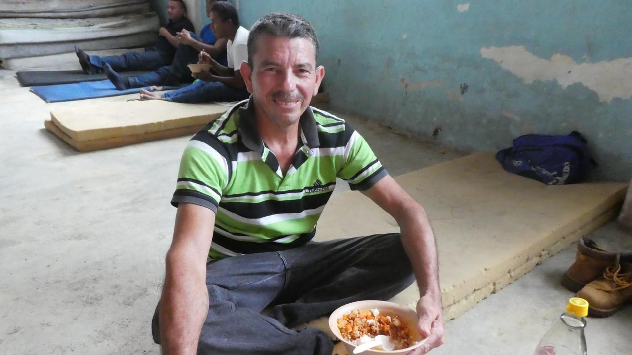 Der Metallbauer Alfredo Majat will von den USA aus seine Frau und seine sieben Kinder in Honduras versorgen. Der Metallbauer Alfredo Majat will von den USA aus seine Frau und seine sieben Kinder in Honduras versorgen.