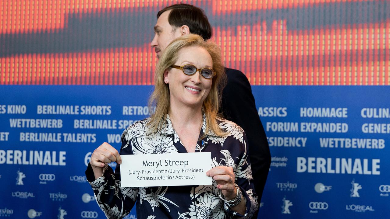 Jury-Präsidentin und Mutter: Meryl Streep vor Lars Eidinger nach der Berlinale-Pressekonferenz am Donnerstag Jury-Präsidentin und Mutter: Meryl Streep vor Lars Eidinger nach der Berlinale-Pressekonferenz am Donnerstag