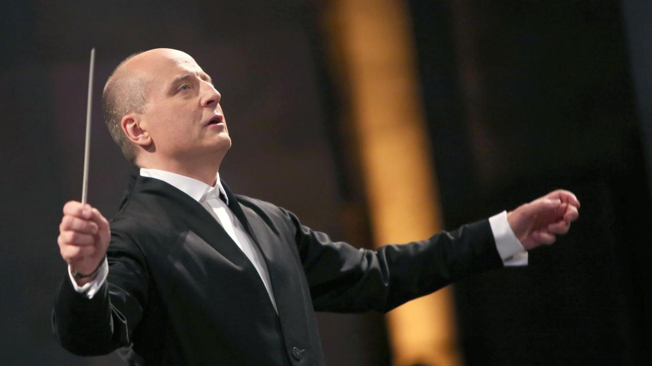 Das hr-Sinfonieorchester unter der Leitung von Paavo Järvi spielt am 27.06.2014 im Kloster Eberbach in Eltville am Rhein (Hessen) bei der Generalprobe Mendelssohns Bühnenmusik "Ein Sommernachtstraum". Das hr-Sinfonieorchester unter der Leitung von Paavo Järvi spielt am 27.06.2014 im Kloster Eberbach in Eltville am Rhein (Hessen) bei der Generalprobe Mendelssohns Bühnenmusik "Ein Sommernachtstraum".