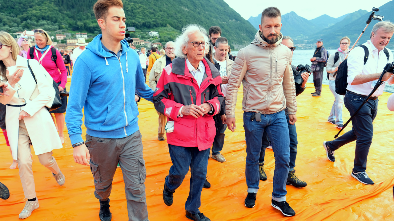 Der Künstler Christo auf seinem eigenen Kunstwerk. Der Künstler Christo auf seinem eigenen Kunstwerk.