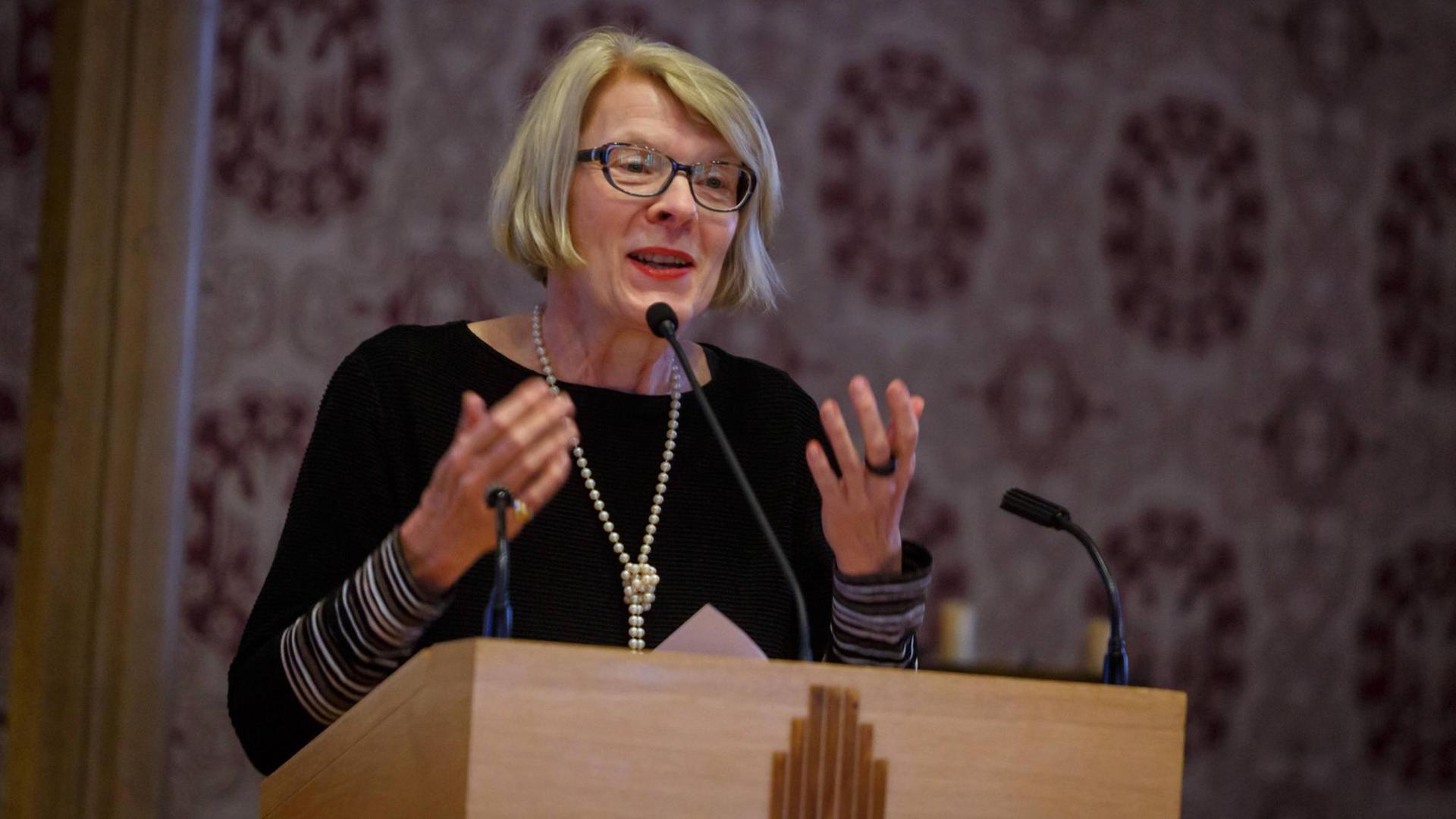 Die Schriftstellerin Regula Venske ist Präsidentin des PEN-Zentrums Deutschland. Die Schriftstellerin Regula Venske ist Präsidentin des PEN-Zentrums Deutschland.