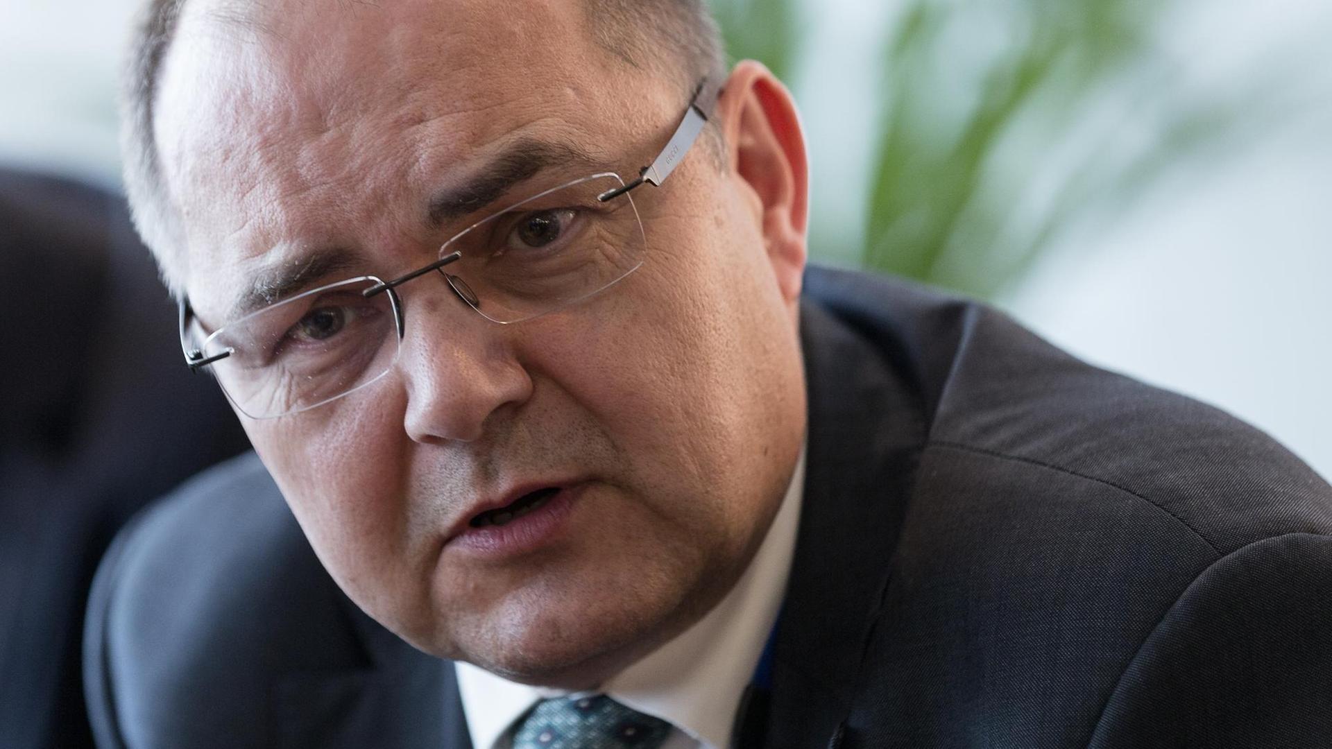 Bundeslandwirtschaftsminister Christian Schmidt am 16.März 2015 bei einem Treffen der EU-Agrarminister bei der EU in Brüssel. Photo: Thierry Monasse/dpa Bundeslandwirtschaftsminister Christian Schmidt am 16.März 2015 bei einem Treffen der EU-Agrarminister bei der EU in Brüssel. Photo: Thierry Monasse/dpa