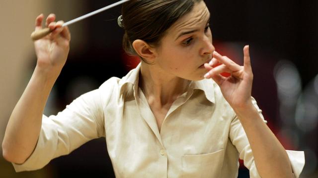 Die ukrainische Dirigentin Oksana Lyniv in Aktion.
