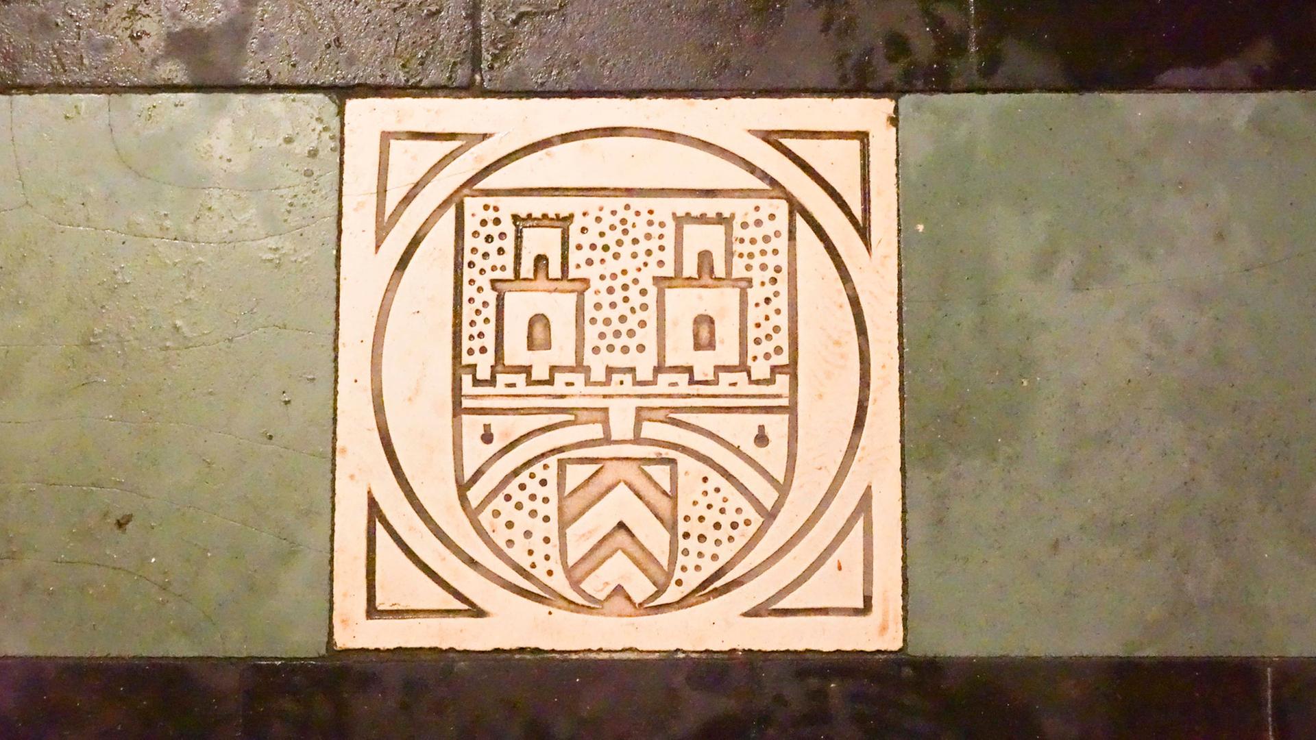 Das Bielefelder Wappen im Fußboden des Rathauses der Stadt, aufgenommen am 26.4.2014. Das Bielefelder Wappen im Fußboden des Rathauses der Stadt, aufgenommen am 26.4.2014.